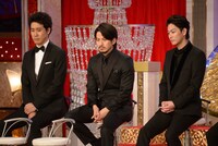左から大泉洋、岡田准一、佐藤健。