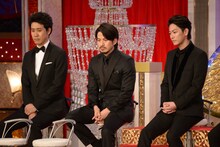 左から大泉洋、岡田准一、佐藤健。