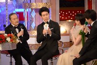 左から西田敏行、大泉洋。