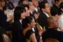 菅田将暉（中央）