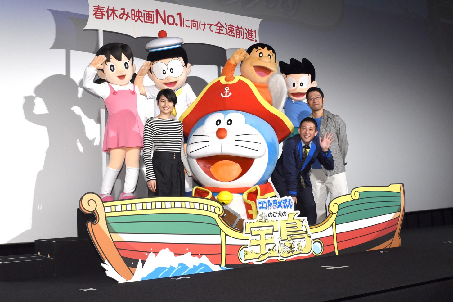 「映画ドラえもん のび太の宝島」初日舞台挨拶の様子。
