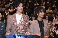 左から岩永徹也、小野塚勇人。