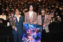 左から鈴村展弘、岩永徹也、小野塚勇人。