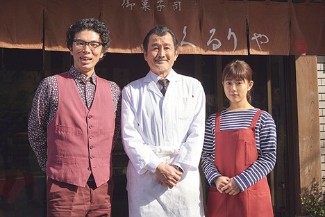 「東京センチメンタルSP~御茶ノ水の恋~」キャスト。左から片桐仁、吉田鋼太郎、高畑充希。