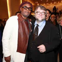 左からサミュエル・L・ジャクソン、ギレルモ・デル・トロ。