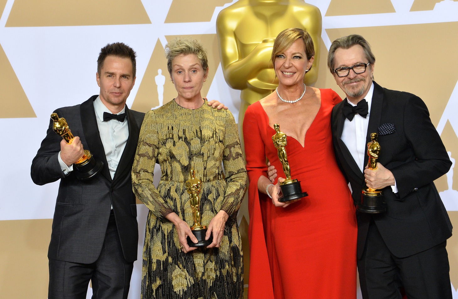 左からサム・ロックウェル、フランシス・マクドーマンド、アリソン・ジャネイ、ゲイリー・オールドマン。（写真提供：JIM RUYMEN / UPI / Newscom / ゼータ イメージ）