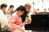 楽曲収録前の打ち合わせの様子。