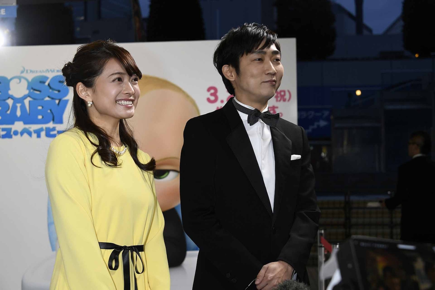 「ボス・ベイビー」ジャパンプレミアのブルーカーペットイベントの様子。左から乙葉、石田明。