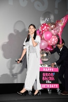 岩田剛典が目を閉じている間に登壇した山本美月。