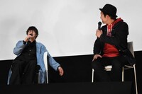 「犬猿」舞台挨拶の様子。左から窪田正孝、吉田恵輔。