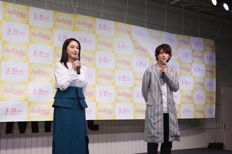 左から平祐奈、平野紫耀。