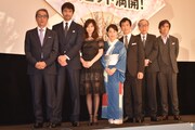 「北の桜守」初日舞台挨拶。左から滝田洋二郎、阿部寛、篠原涼子、吉永小百合、堺雅人、岸部一徳、佐藤浩市。