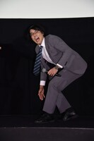 転びながら登壇した小澤雄太。