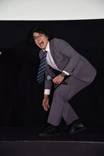 転びながら登壇した小澤雄太。