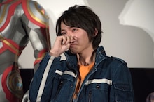 号泣する濱田龍臣。