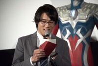 手紙を読み上げる小澤雄太。