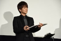 「本作のエンドロールに出てくるクレジットの合計は？」という難問を出され、真剣に考える岩田剛典。