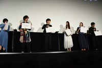 「本作のエンドロールに出てくるクレジットの合計は？」という難問に、勘で答えるキャストたち。