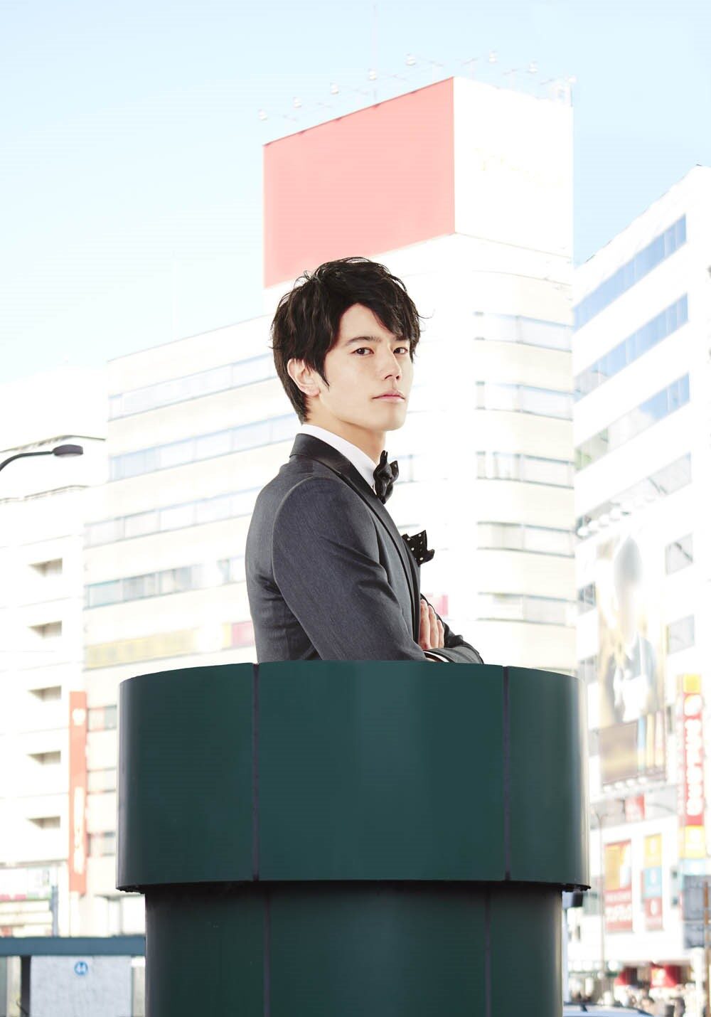 仮面ライダーエグゼイド 檀黎斗こと岩永徹也 写真集でも土管から出てくる 動画あり 映画ナタリー