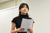 司会の蒼あんな。