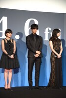 左から冨手麻妙、松坂桃李、真飛聖。