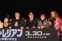 左からゆりやんレトリィバァ、リュック・ベッソン、THE ALFEE。