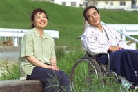 「旅立つ人と」 (c)東北新社/フジテレビジョン