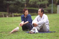 「旅立つ人と」 (c)東北新社/フジテレビジョン