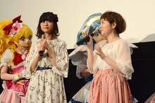 左から本泉莉奈、引坂理絵。