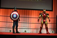 左からキャプテン・アメリカ、アイアンマン。