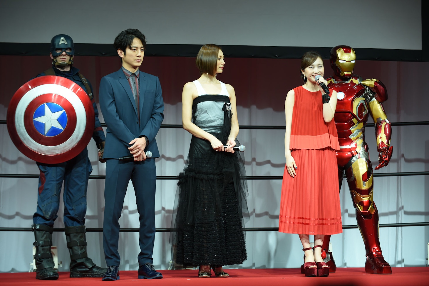 映画「アベンジャーズ／インフィニティ・ウォー」集結式の様子。