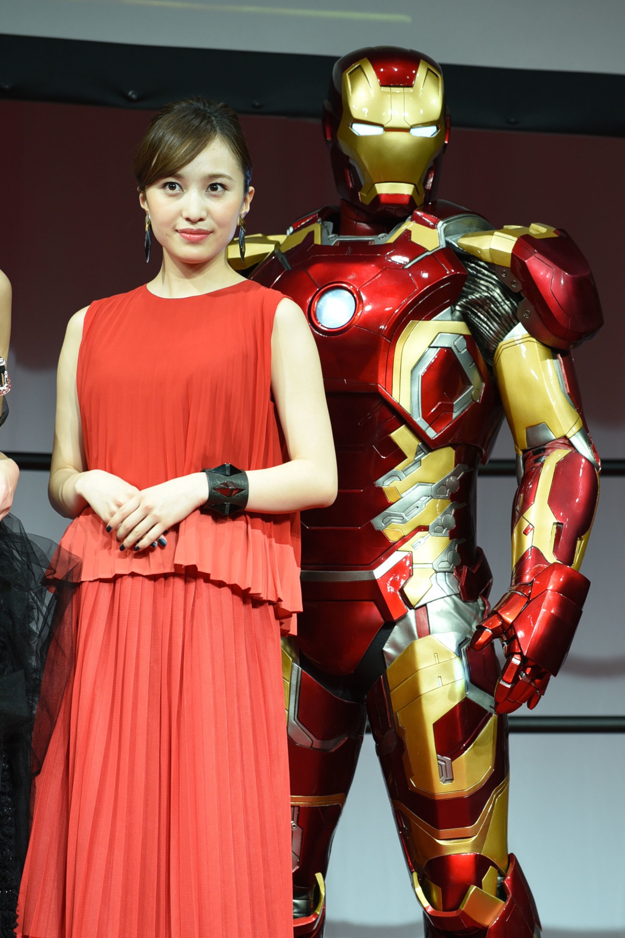 左から百田夏菜子、アイアンマン。