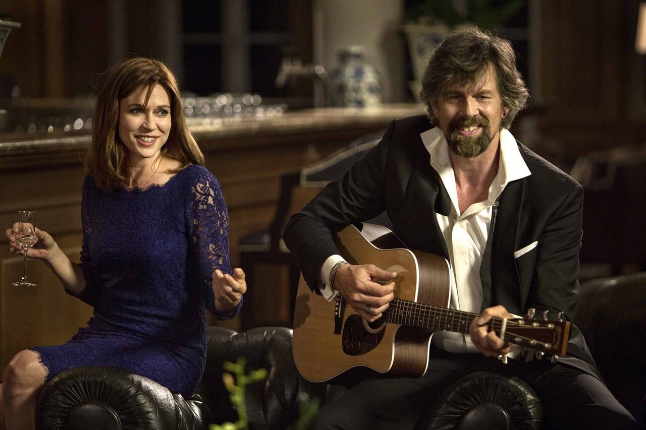 「修道士は沈黙する」本編映像、G8大臣たちがルー・リードの曲に聴き入る