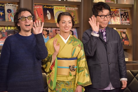 左から菊地成孔、尾野真千子、末井昭。