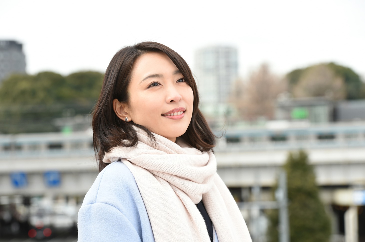 黒川芽以演じるタカコ。