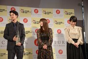 左から葉山奨之、川栄李奈、岡田麿里。