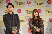 左から葉山奨之、川栄李奈。