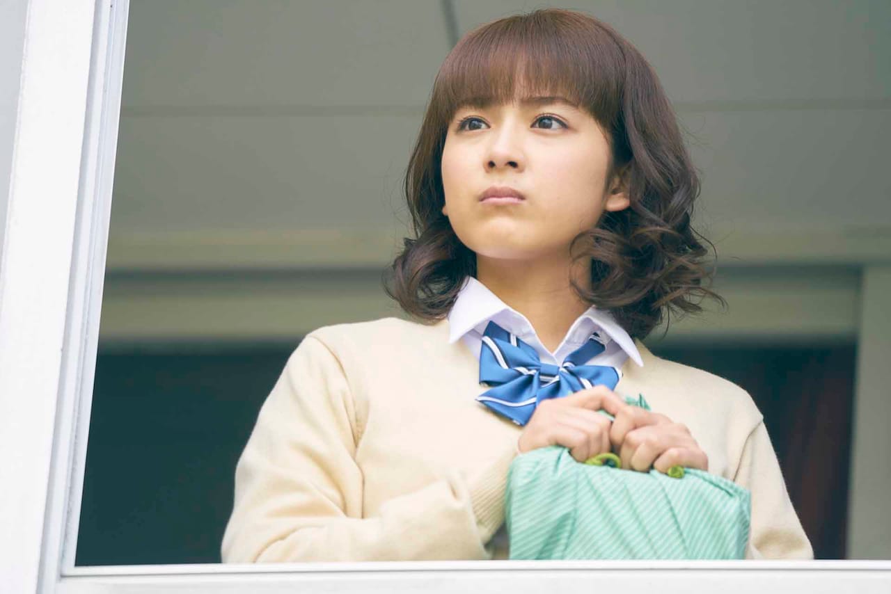 honey」 - 平野紫耀が緊張しながら携帯見つめる、「honey」新場面写真