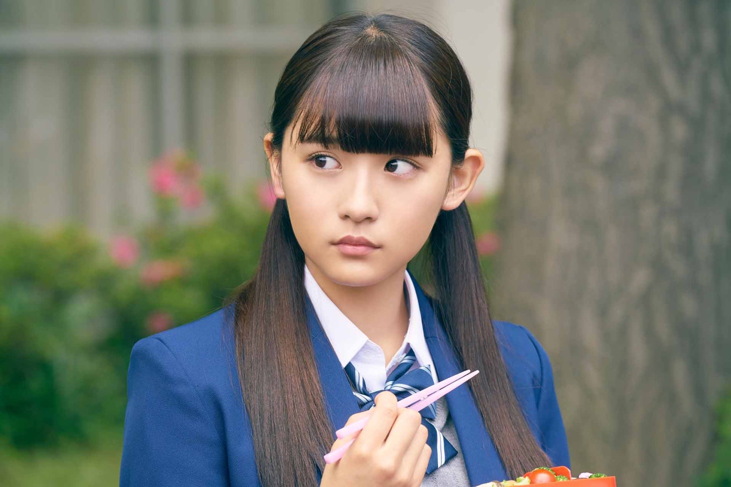 「honey」より、浅川梨奈演じる西垣雅。