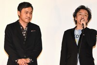 左から冨永昌敬、菊地成孔。