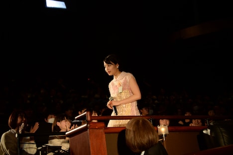 入場する広瀬すず。