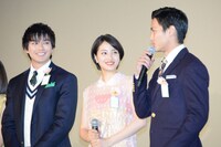 左から新田真剣佑、広瀬すず、野村周平。