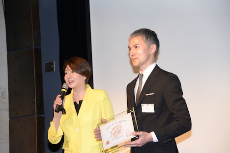 「関ヶ原」から代表で登壇した大場泰正（右）。