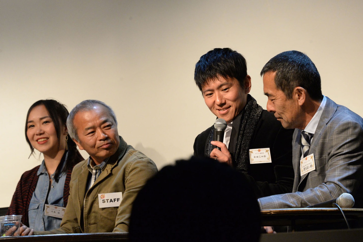 左から大島遥、辻井啓伺、和田三四郎、野呂慎治。
