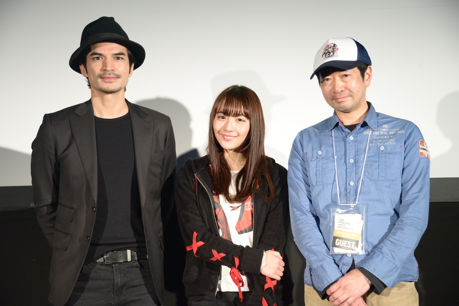 左から尚玄、浅川梨奈、熊谷祐紀。