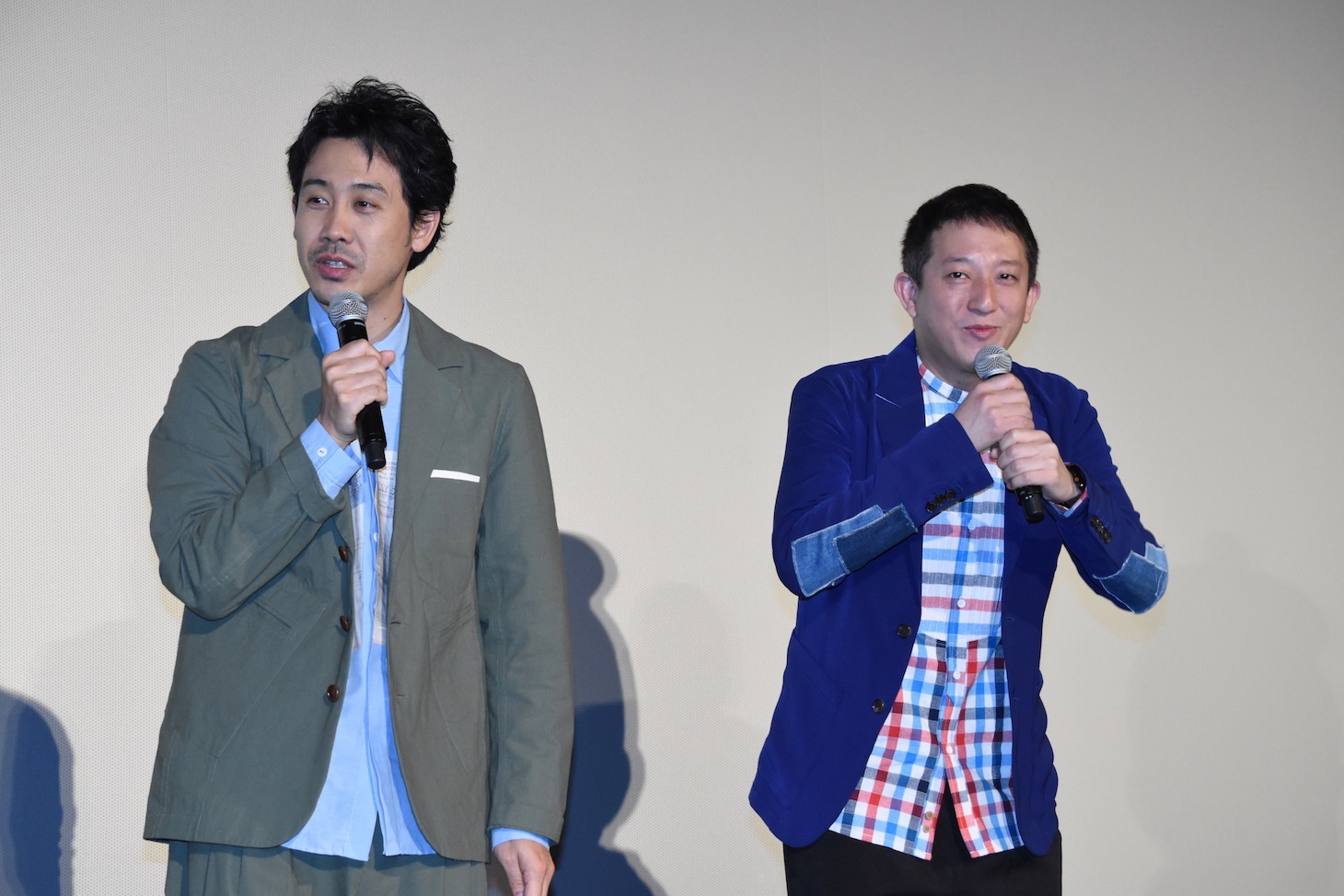 左から大泉洋、高橋茂雄。
