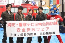 左から田邊和也、勝也、宮原華音、俊藤光利、キュータ。