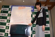 土管セットの登場に驚く岩永徹也。