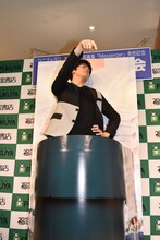 土管から出てきた岩永徹也。