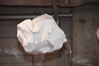 「クソ野郎と美しき世界」POP UP SHOP店内のオブジェ。